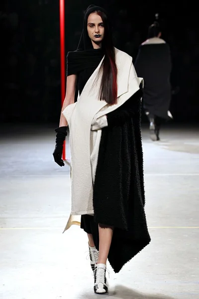 Look 28